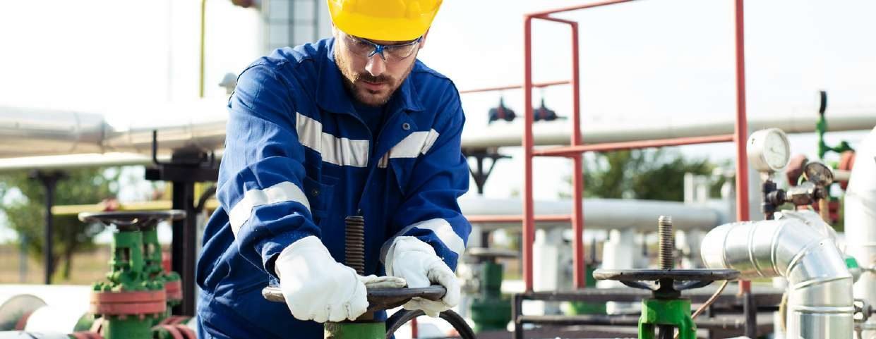 Empower Solutions technicians supporting control valve maintenance during a plant shutdown